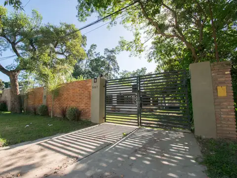 Casa en Alquiler con 1 cochera