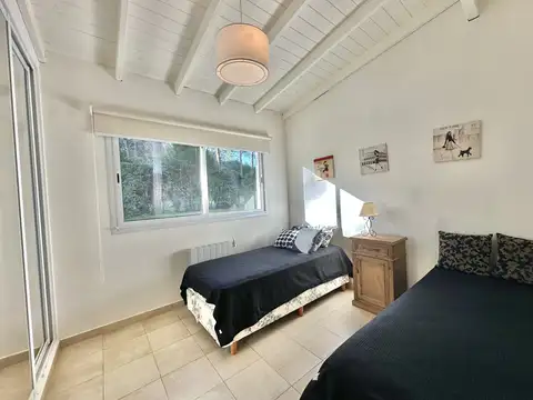 Moderna casa en Carilo, Petrel y Palo Santo