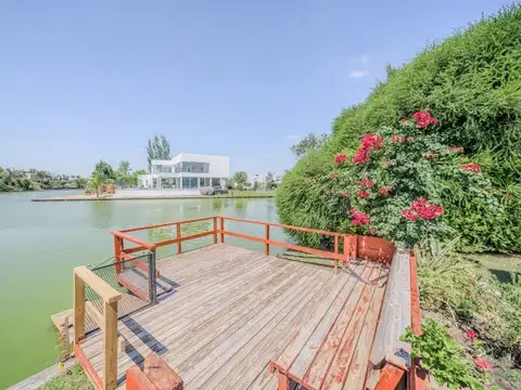 Casa 6 ambientes con 6 baños