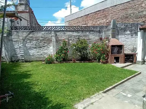 VENTA CASA 5 AMBIENTES BOULOGNE PATIO JARDIN