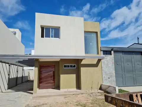 DUPLEX 3 DORM. Y PILETA BARRIO CERRADO LAS TOSCAS