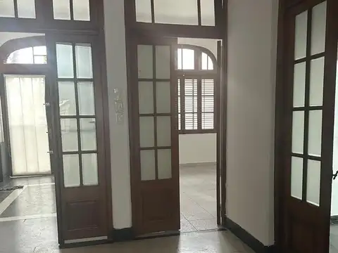 Casa 5 ambientes con 4 baños