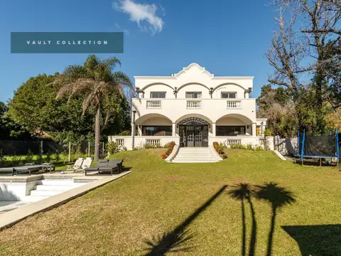 Imponente casa en venta con estupendo parque en Lomas de San Isidro.
