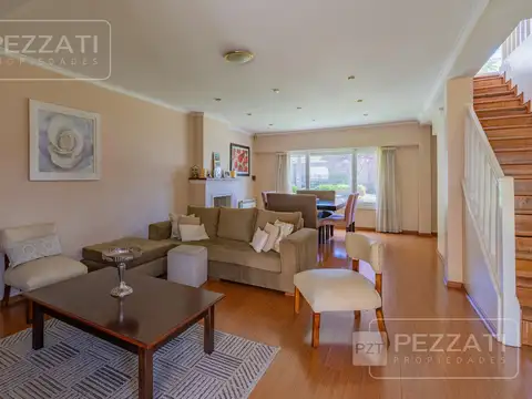 Casa en venta.  Reciclada. z/ Chauvin.4 dormitorios, jardin, garage doble, terraza, Cocina comedor