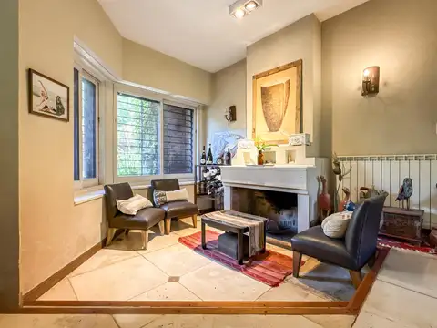 Casa en Alquiler con 2 cocheras