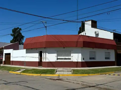 casa en esquina centrica en venta