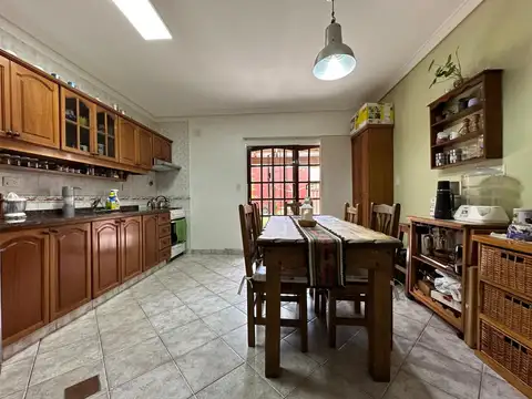 Depto Tipo Casa 4 ambientes con 3 baños