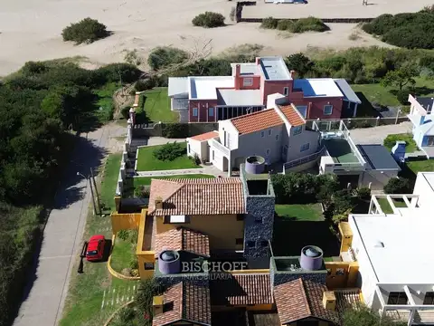 VENTA EN BLOCK DE 2 DUPLEX, EXCELENTES. BARRIO NORTE