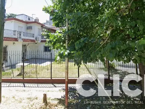 Casa con local comercial en VENTA!