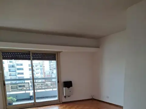 DepartamentOPORTUNIDAD INVERSOR   ZONA DE UNIVERSIDADES Venta en Almagro Norte semipiso de tres ambientes al frente muy luminoso, amplio living con cocina comedor y dos balcones,