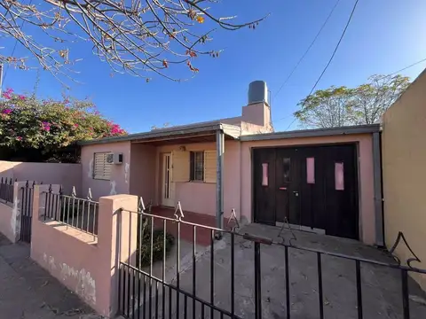 VENTA/CASA/3 DORMITORIOS/COCHERA.