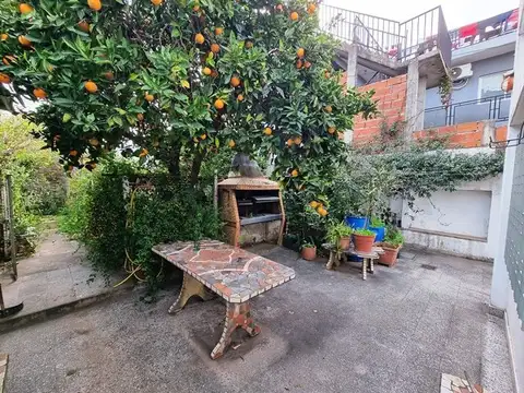 Casa  4 Amb. a Metros de Av. San Martin en Caseros