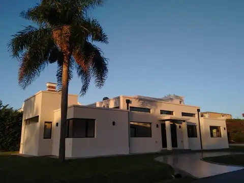 VENTA DE CASA EN ALTOS 1
