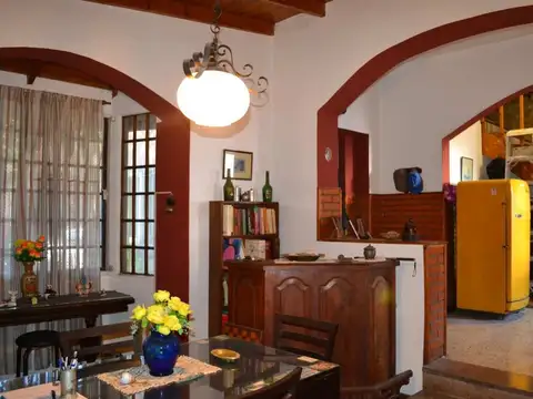CASA EN VENTA 5 AMB! OPORTUNIDAD APTO CREDITO