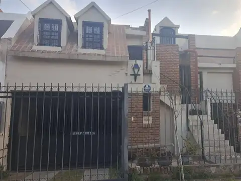 CASA 4 DORMITORIOS LOMAS SAN MARTIN