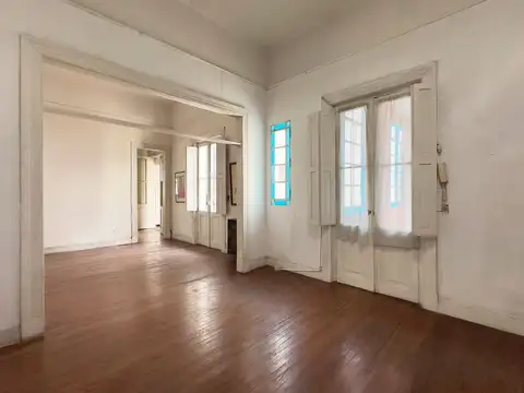 Venta casa 5 ambientes con local en Balvanera