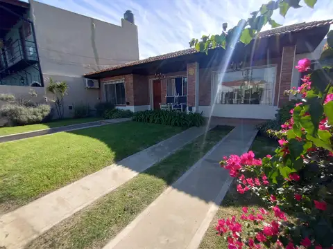 HERMOSA CASA EN VENTA EN ADROGUE - BOUCHARD 781