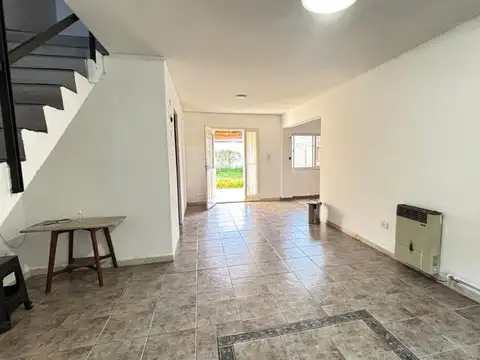 Casa 3 ambientes con 2 baños