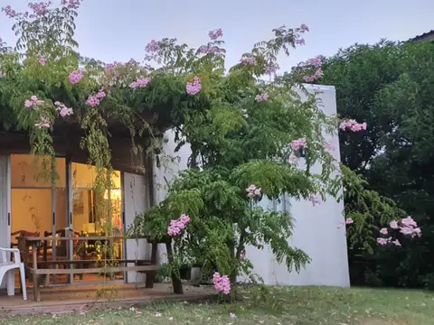 Casa en Venta con 3 cocheras