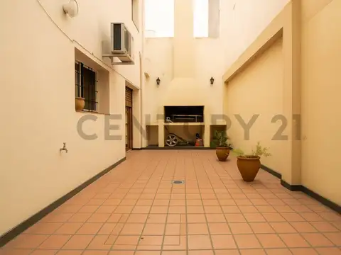 Casa 5 ambientes con 1 baño