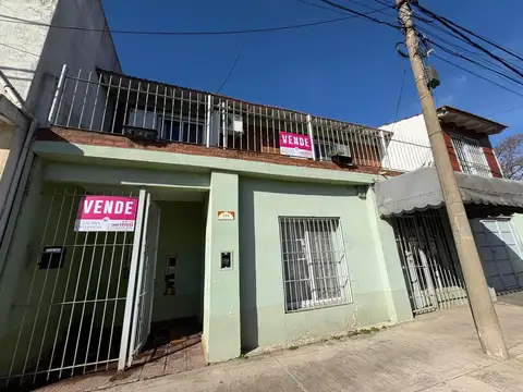 Casa en venta, calle Namuncura, a mtrs de Av 6 de Julio.
