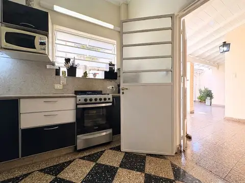 Casa 5 ambientes con 2 baños