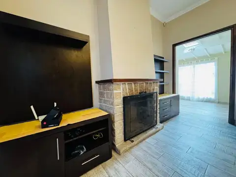 Casa en Alquiler con 1 cochera