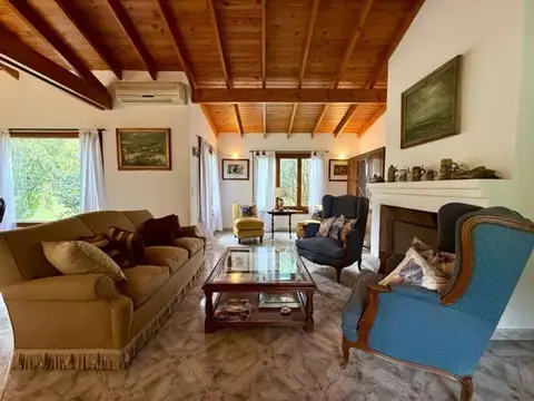 Casa 4 ambientes con 3 baños