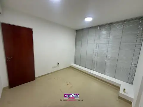 Oficina 5 ambientes con 2 baños