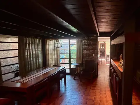 Casa en Venta con 3 cocheras