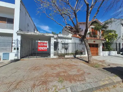Venta casa 5 amb. con jardin a refaccionar Villa Pueyrredón