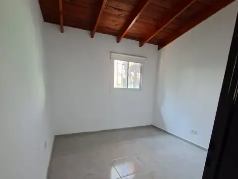Casa en Alquiler con 1 cochera