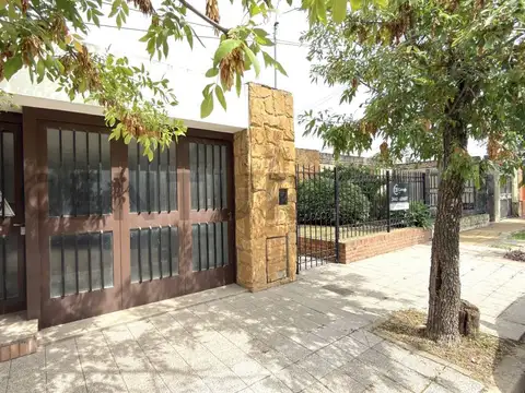 Casa 5 ambientes con 1 baño