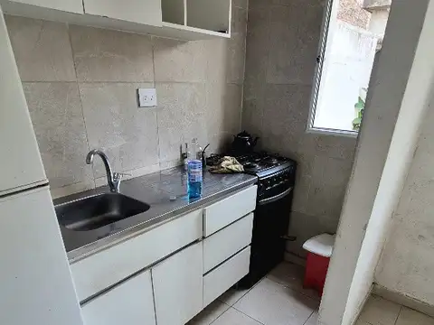 Depto Tipo Casa en Alquiler en Lomas del Mirador, $ 800.000