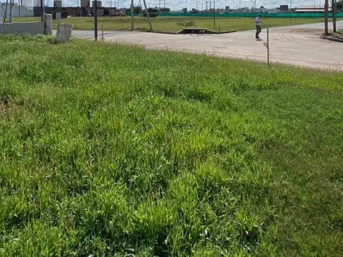 BRISAS MANANTIALES  LOTE EN VENTA APTO DUPLEX 364m2 CENTRAL