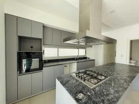 Casa 3 ambientes con 2 baños