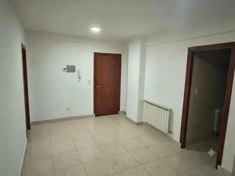 Gobernador Pedro Godoy 100, Piso 1