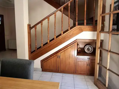 Casa 6 ambientes con 2 baños