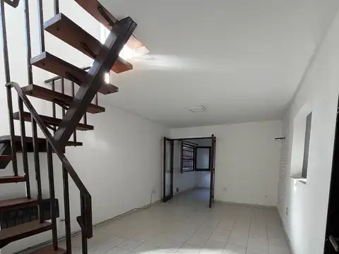 Casa en Alquiler con 1 cochera
