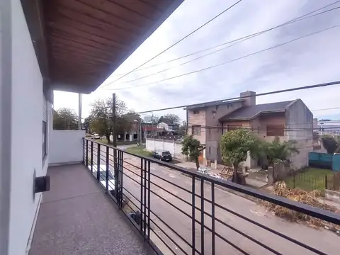 Depto Tipo Casa en Alquiler con 1 cocheras