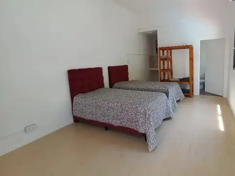 Casa 10 ambientes con 6 baños