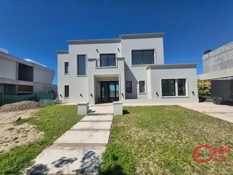 Casa en venta en El Cantón a la laguna