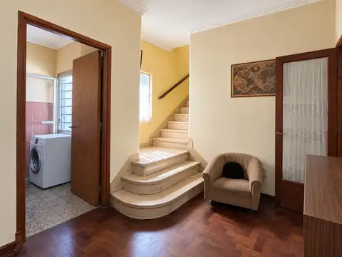 Casa 1 Dormitorio Venta La Plata patio y cochera