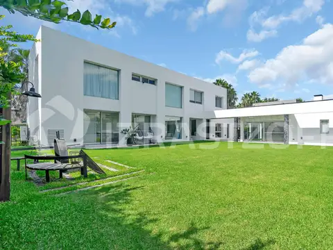 Casa en  La Pradera  de 3 dormitorios estilo moderno RETASADA  