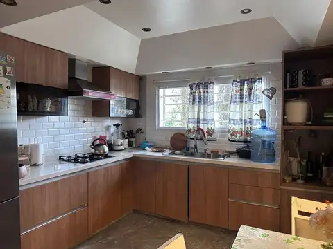 VENTA CASA 5 AMBIENTES TERRAZA JARDIN COCHERA