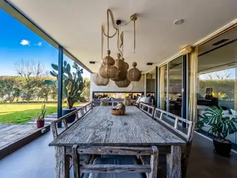 Venta casa duplex en El Canton Islas frente a la laguna