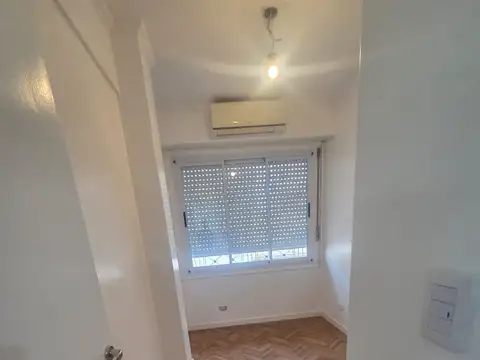 87 M² RENOVADOS A NUEVO EN PLENO BANFIELD-APTO PROFESIONAL O VIVIENDA