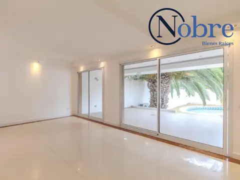 Casa en Venta con 3 cocheras