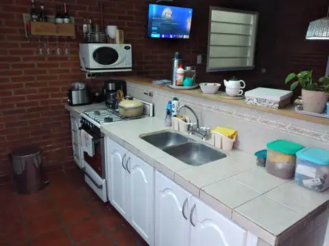 EN BOCK LOCAL CON VIVIENDA Y GARAJE - Alio 1900.- Importante propiedad en excelente estado.