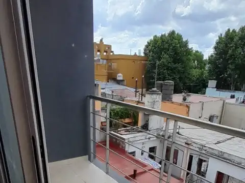 Monoambiente con balcon